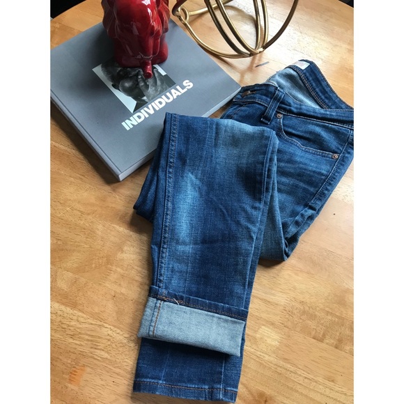 Levis | Demi Curve | Medium Wash Jeans - Picture 4 of 8